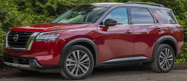 Nissan Pathfinder SUV Tama&ntilde;o Mediano.