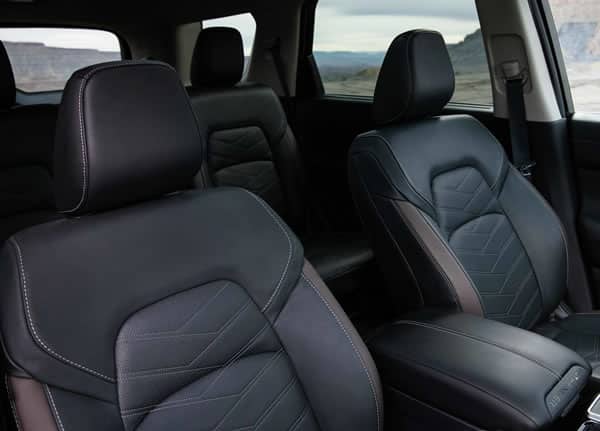 Interior y asientos de la Nissan Pathfinder.
