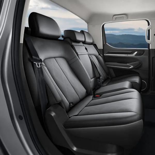 Asientos traseros de la GWM POER 500 PHEV.