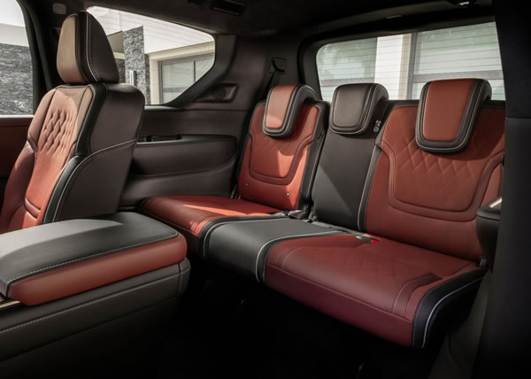 Asientos traseros de la Infiniti QX80. Asientos traseros de la Infiniti QX80.