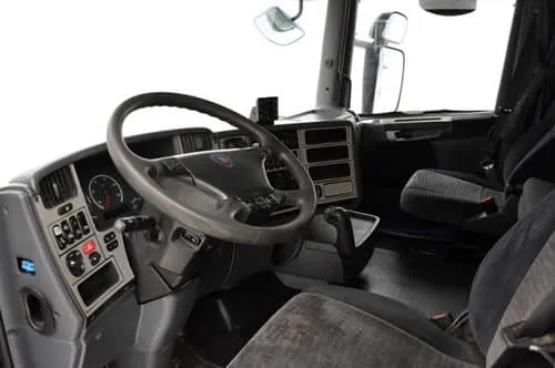 Interior cabina de tracto-cami&oacute;n SCANIA R500.