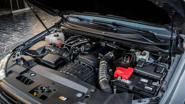 Vista del cofre de motor de la Ford Ranger Raptor.