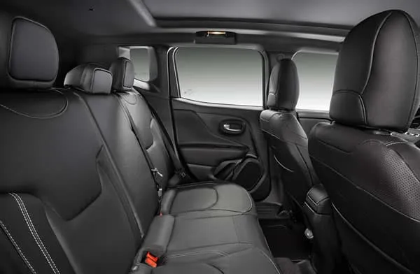 Asientos traseros de la Jeep Renegade.
