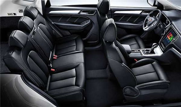 Interior y arreglo de asientos de la MG RX5.