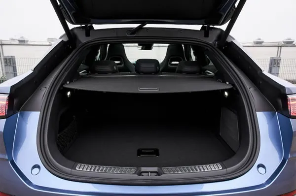 Asientos traseros de la BYD Sealion 7 EV.