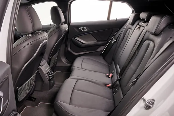 Asientos traseros de la BMW Serie 1.