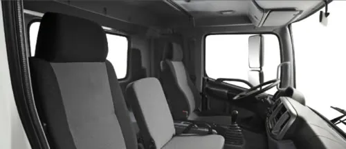 Interior de la cabina del HINO Serie 500-1724.
