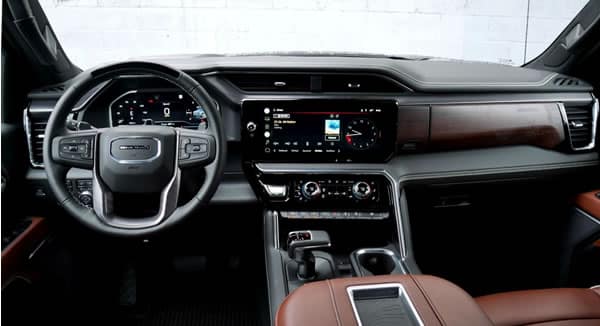 Interior cabina y panel de instrumentos GMC Sierra Denali.