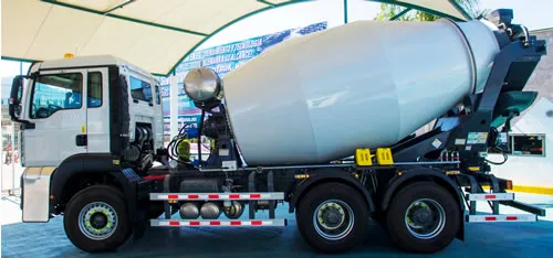 Cami&oacute;n Sinotruk Sitrak 360 con aplicaci&oacute;n de olla revolvedora.