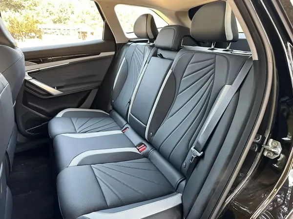 Asientos traseros de la Geely Starray.
