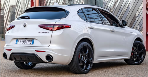 Vista trasera y lateral de la Alfa Romeo Stelvio.