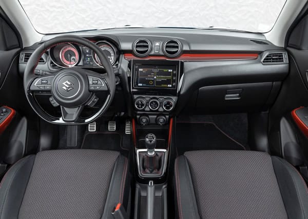 Tablero de instrumentos del Suzuki Swift Sport.