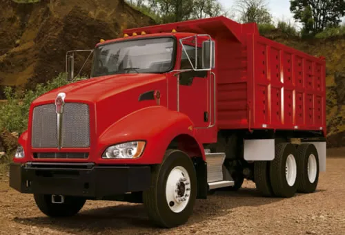 Cami&oacute;n Kenworth T460 con aplicaci&oacute;n.