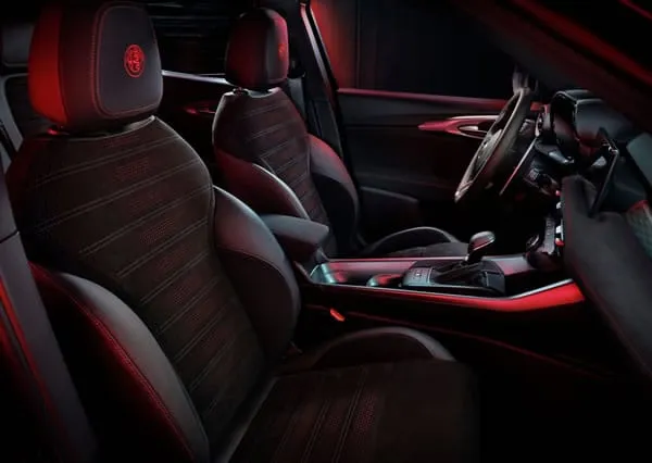 Detalle de los asientos delanteros de la Alfa Romeo Tonale.