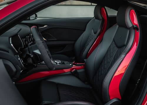 Asientos delanteros e interior del Audi TTS.