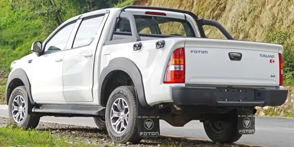 Vista lateral y trasera de la Foton Tunland E5.