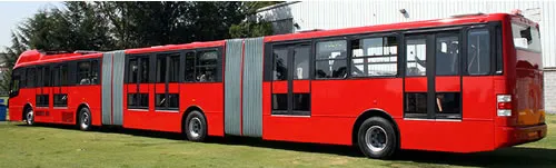 Autob&uacute;s Volvo 7300 bi-articulado.