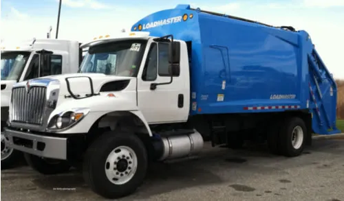 Cami&oacute;n International HV con aplicaci&oacute;n de recolecci&oacute;n de basura.