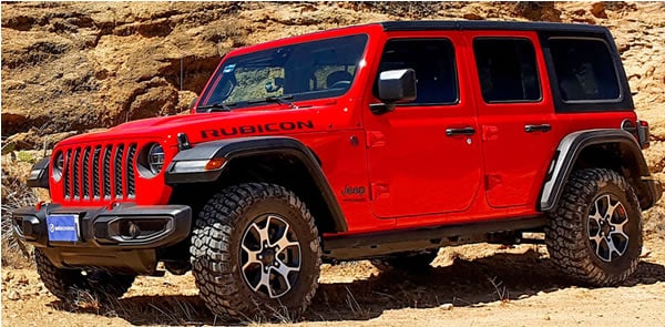 Vista frontal de la Jeep Wrangler.