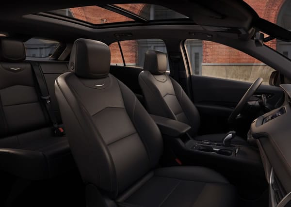 Interior y arreglo de asientos de la Cadillac XT4.