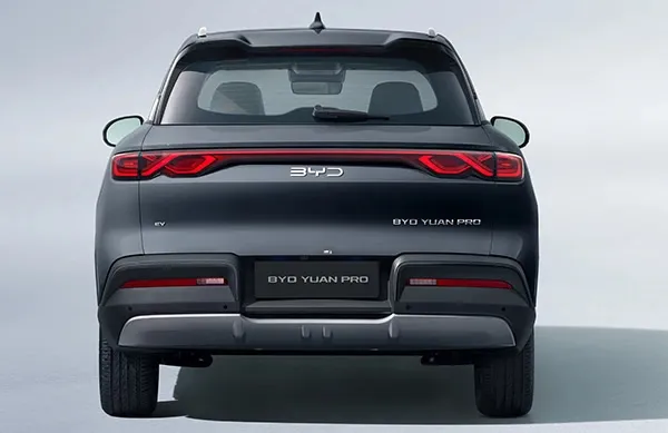 Vista trasera de la BYD Yuan Pro EV.
