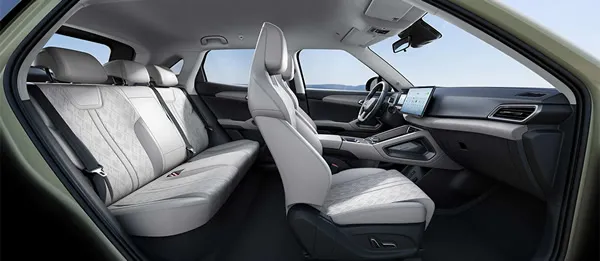 Interior y arreglo asientos BYD Yuan Pro EV.