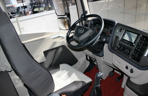 Cabina interior tractocamión ELAM FAW JH6 550D.